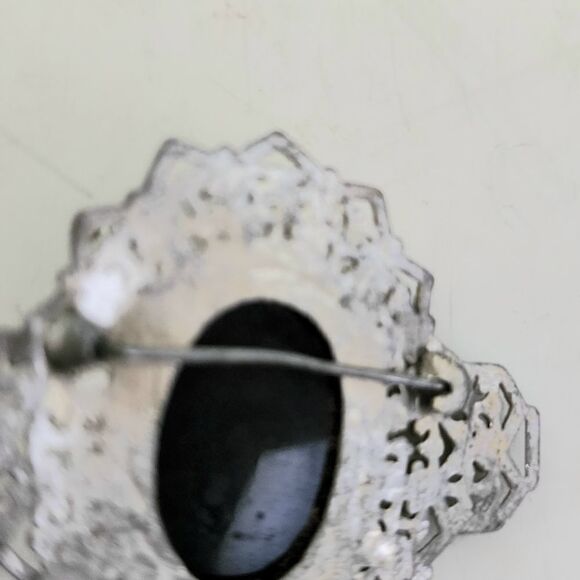 Vintage cameo brooch - Picture 3 of 5